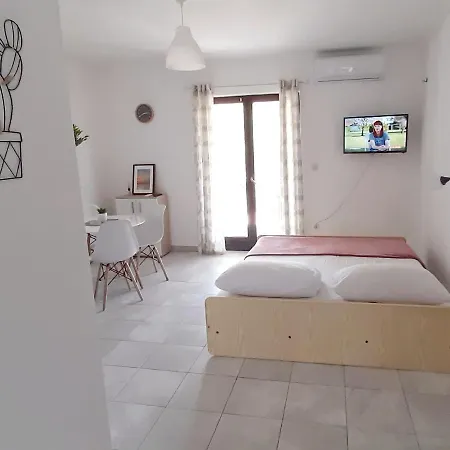 Stela 3 Apartment Povljana