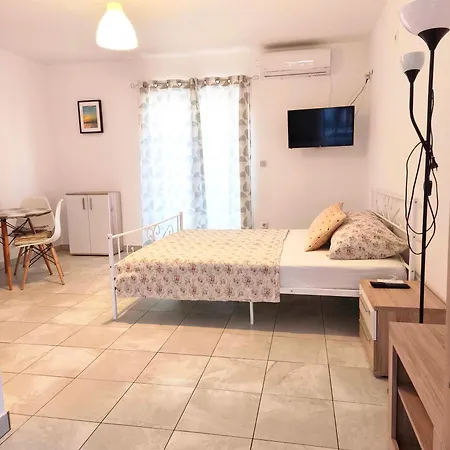 Stela 3 Povljana